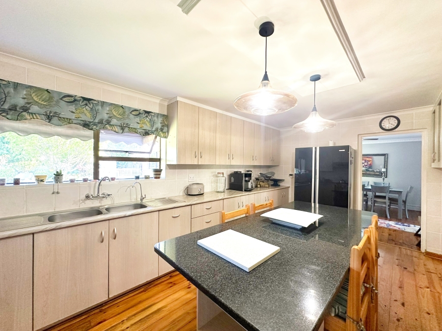 5 Bedroom Property for Sale in The Island Western Cape
